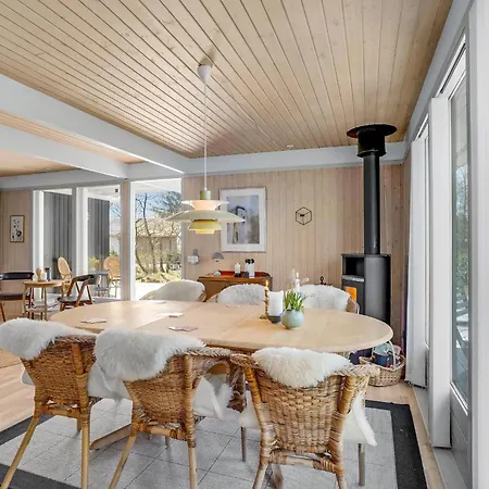 3 Bedroom Cozy In Højslev