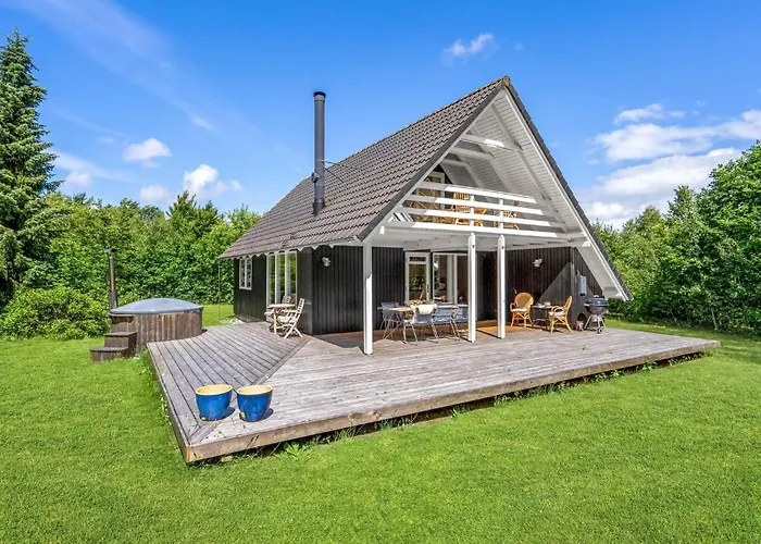 3 Bedroom Cozy In *